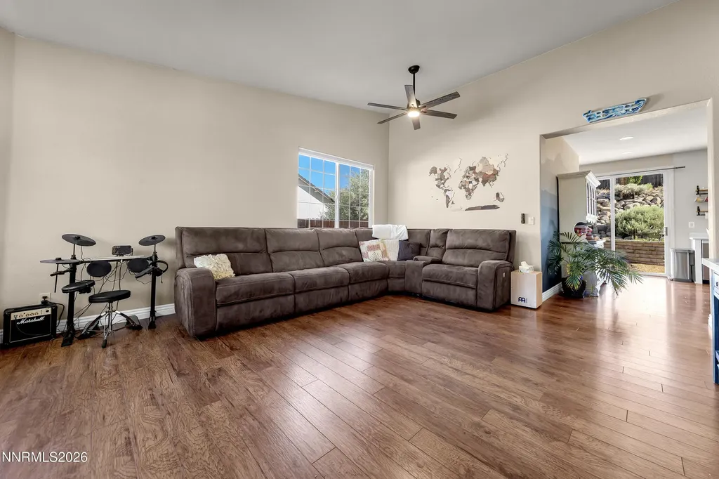 3382 Snake River Reno NV 89503