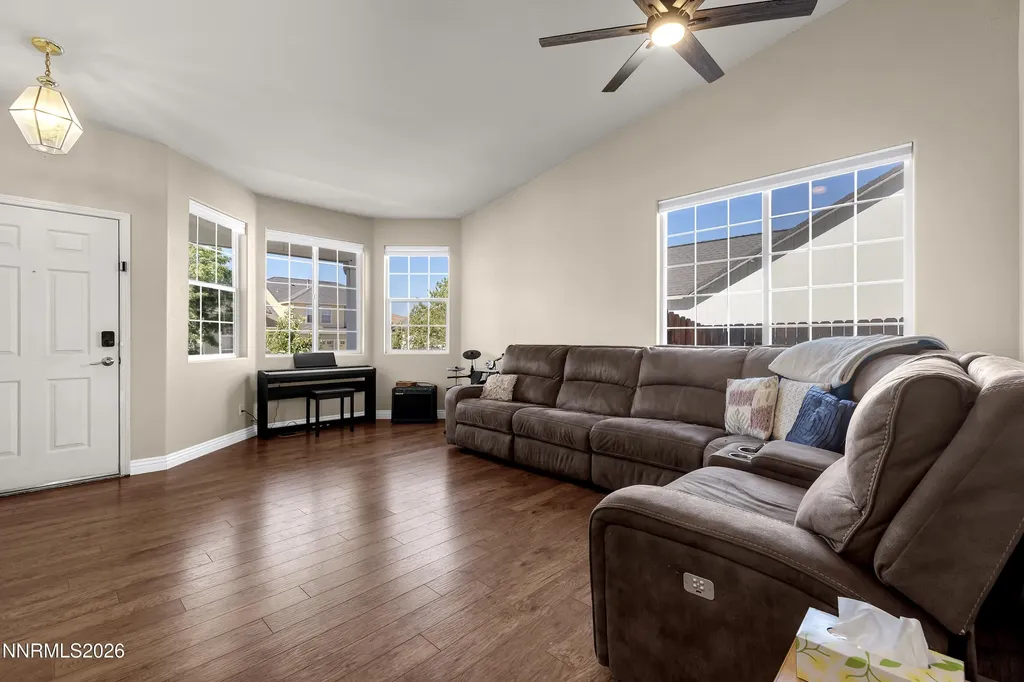 3382 Snake River Reno NV 89503