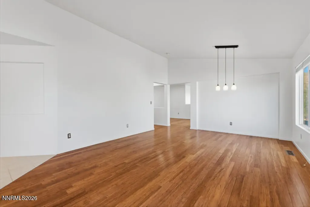 4043 Kings Row Reno NV 89503
