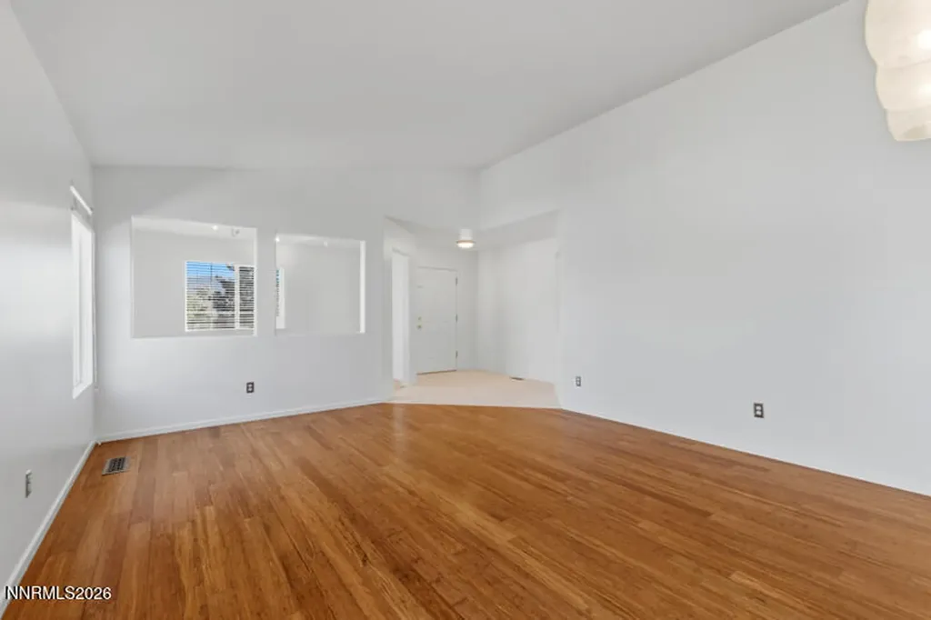 4043 Kings Row Reno NV 89503
