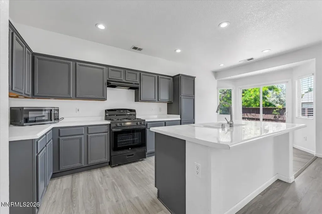 1196 Glendora Sparks NV 89436
