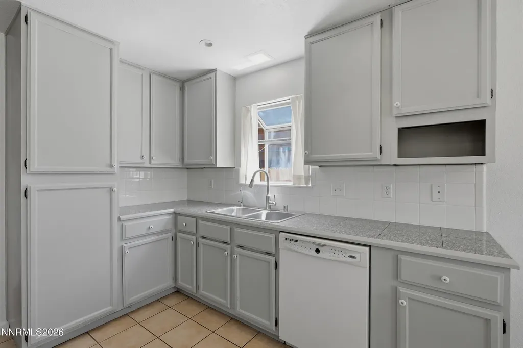 247 Woodlake Dayton NV 89403
