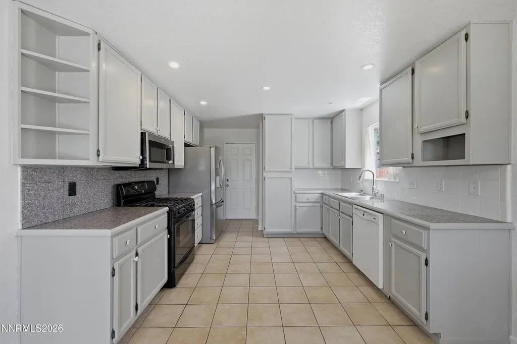 247 Woodlake Dayton NV 89403