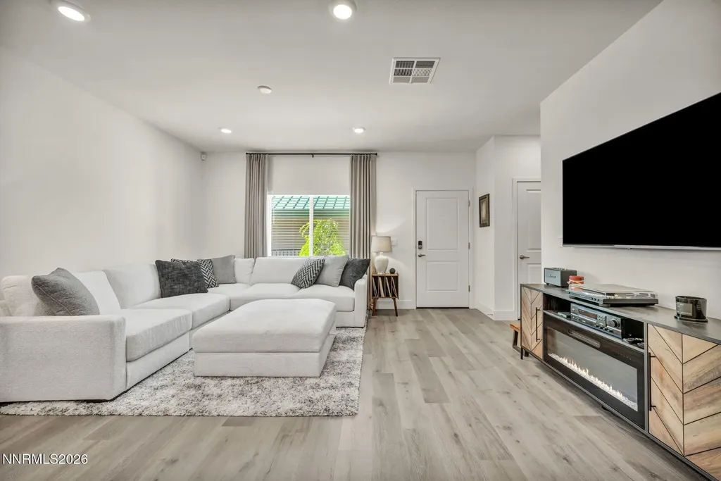 5882 Grand Row Reno NV 89523