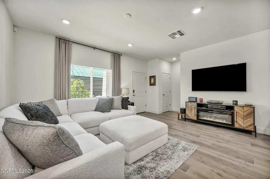 5882 Grand Row Reno NV 89523