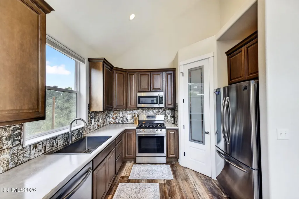 21415 Pinenut Reno NV 89521