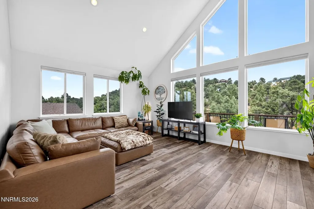 21415 Pinenut Reno NV 89521