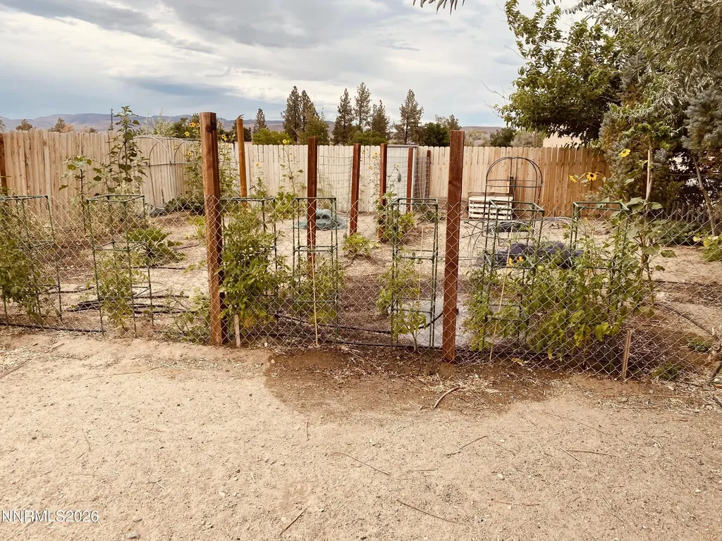 1351 Spruce Silver Springs NV 89429