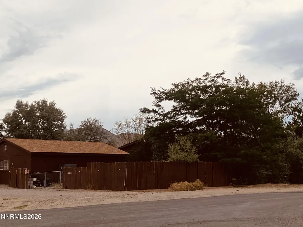 1351 Spruce Silver Springs NV 89429