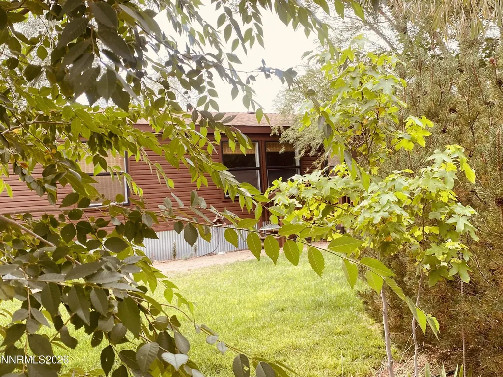 1351 Spruce Silver Springs NV 89429