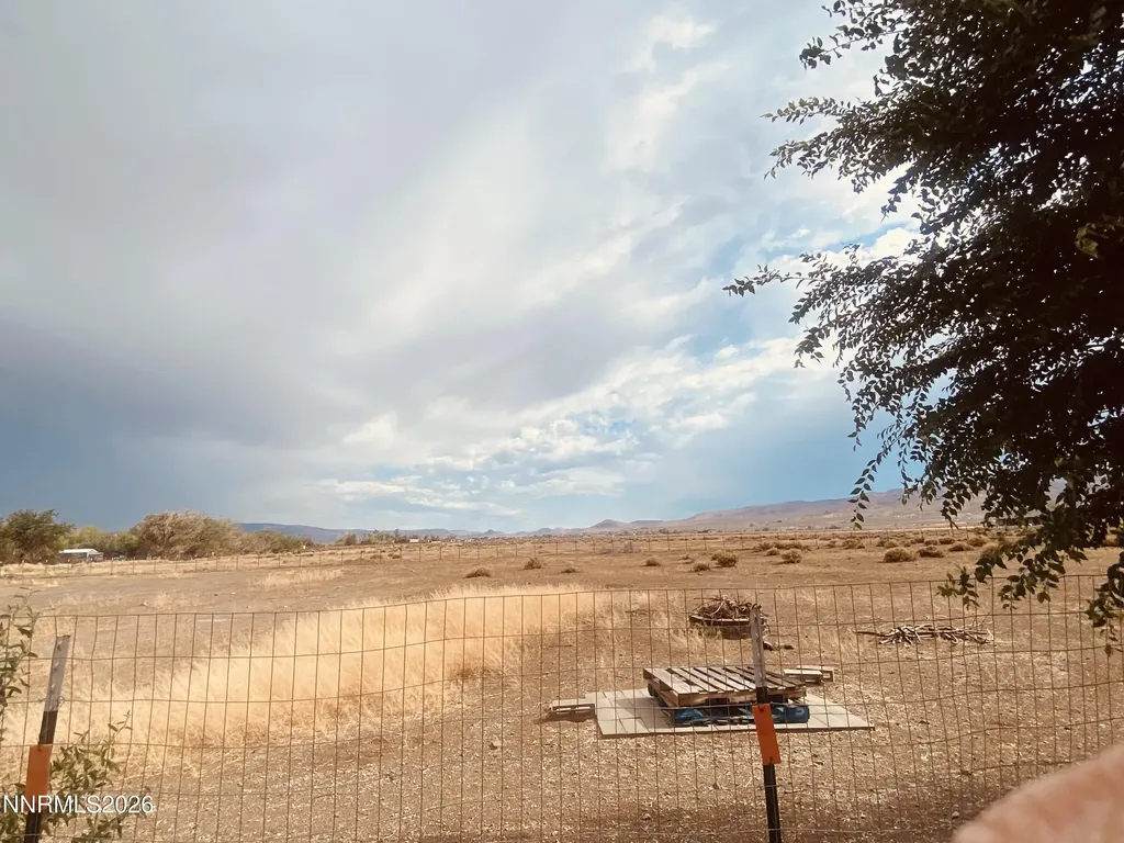 1351 Spruce Silver Springs NV 89429