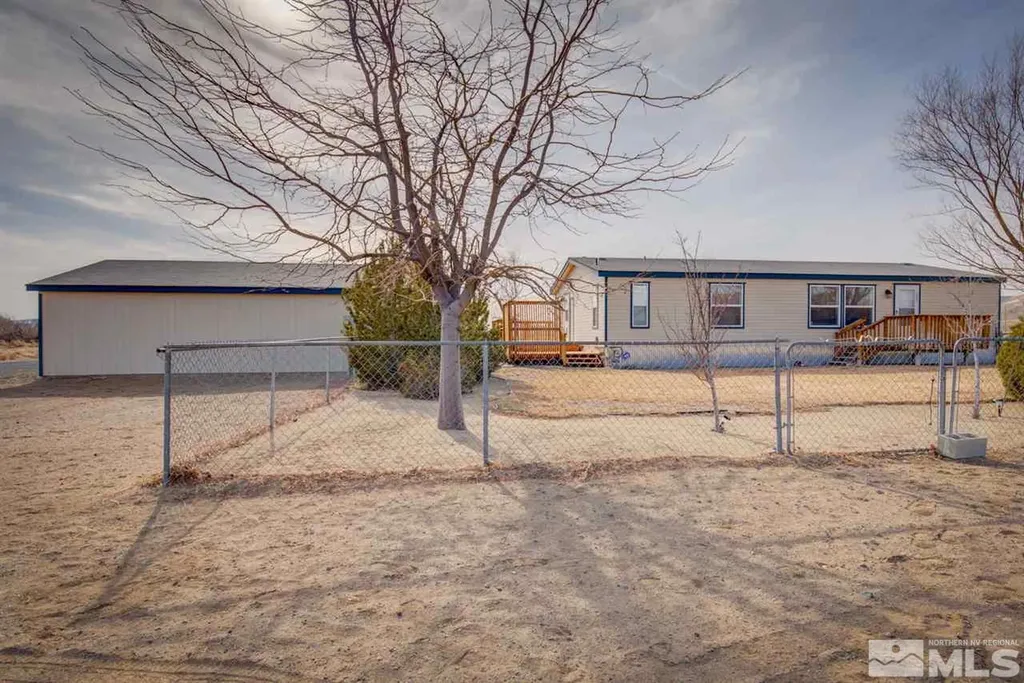 1351 Spruce Silver Springs NV 89429