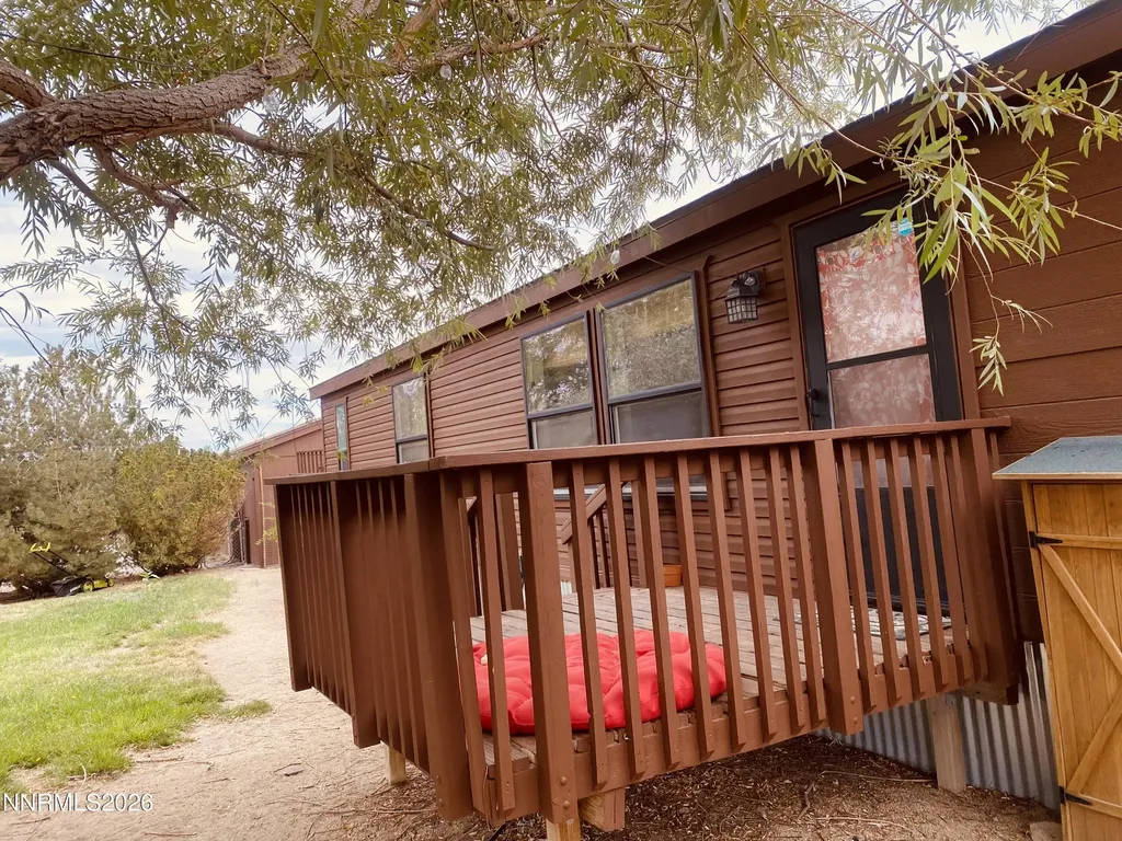 1351 Spruce Silver Springs NV 89429