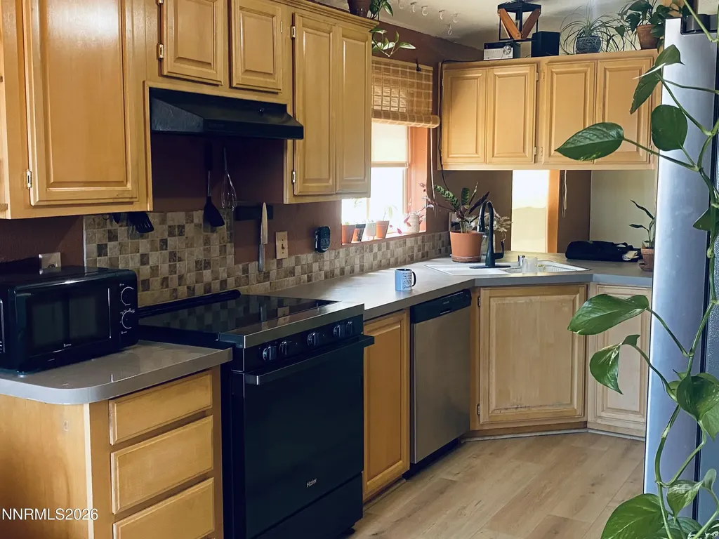 1351 Spruce Silver Springs NV 89429