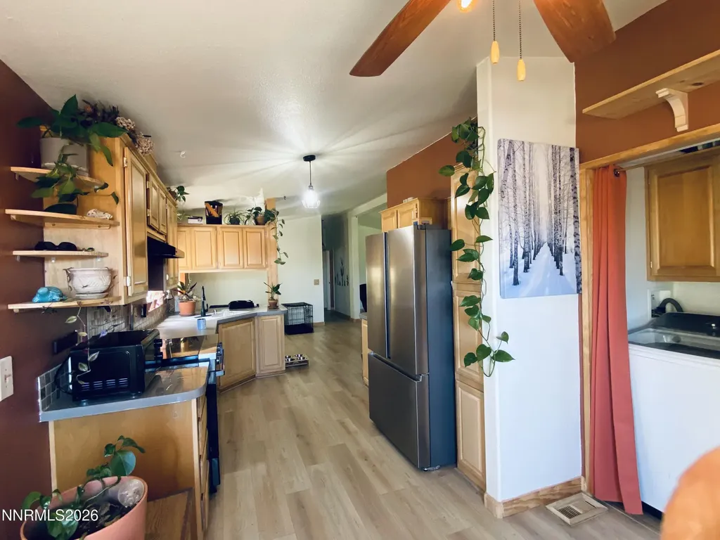 1351 Spruce Silver Springs NV 89429