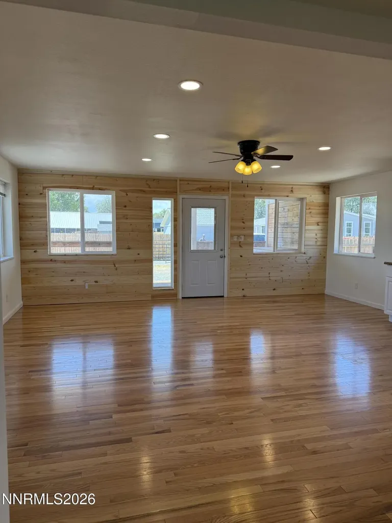 514 Oregon Yerington NV 89447