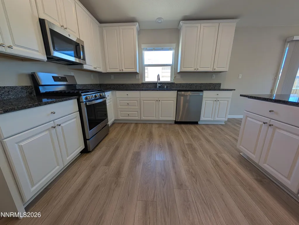 370 Orderville Dayton NV 89403