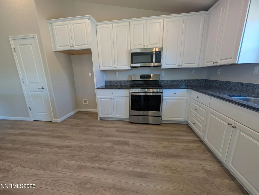 370 Orderville Dayton NV 89403