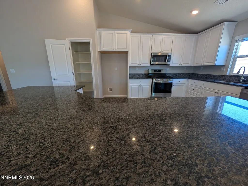 370 Orderville Dayton NV 89403