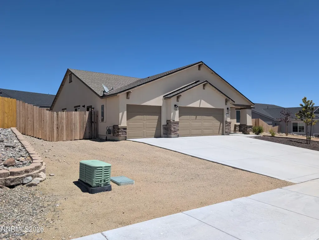 370 Orderville Dayton NV 89403