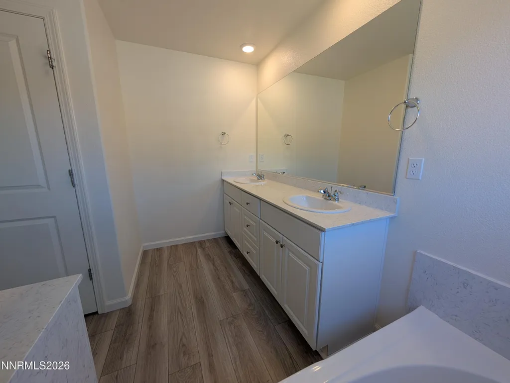 370 Orderville Dayton NV 89403