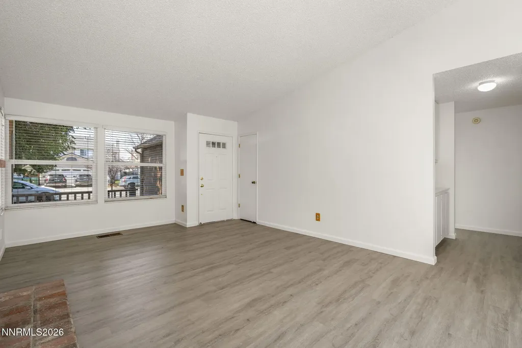 1229 Flora Glen Sparks NV 89434