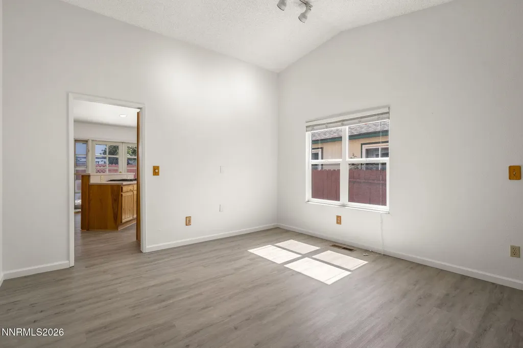 1229 Flora Glen Sparks NV 89434