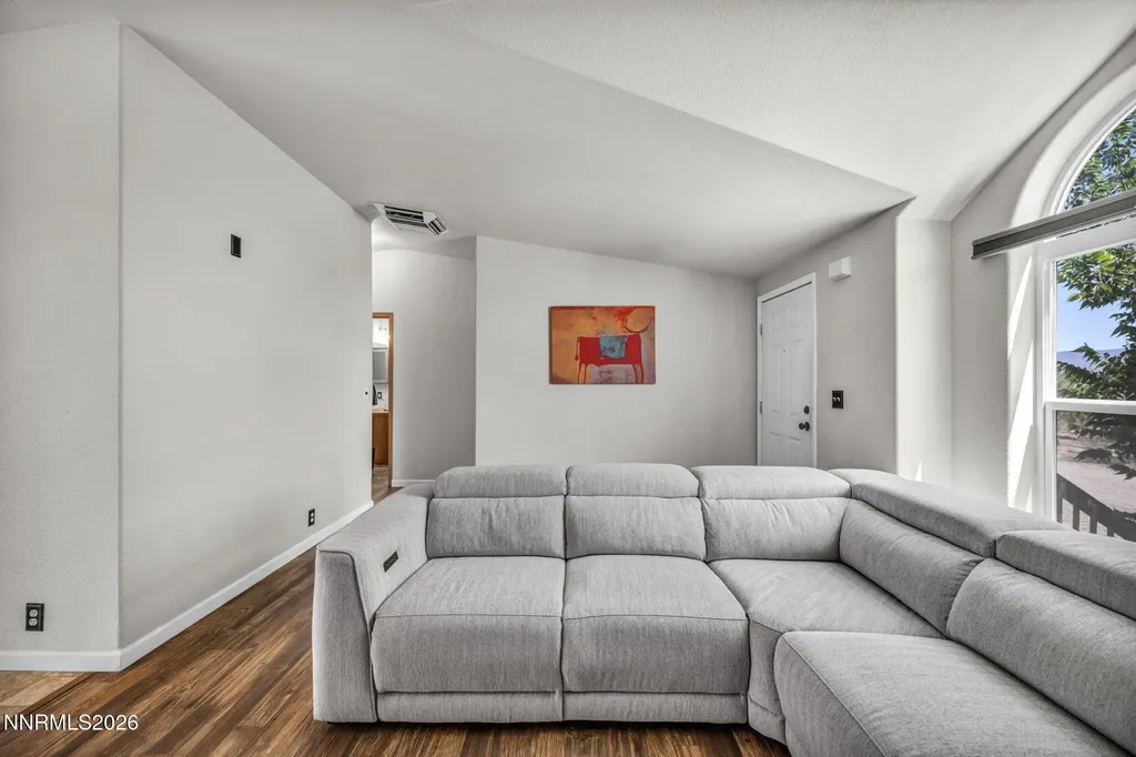 2210 Fox Silver Springs NV 89429
