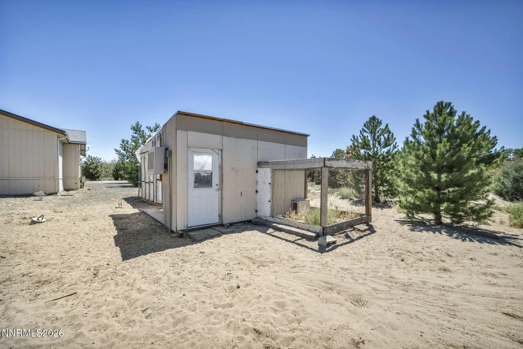 2210 Fox Silver Springs NV 89429