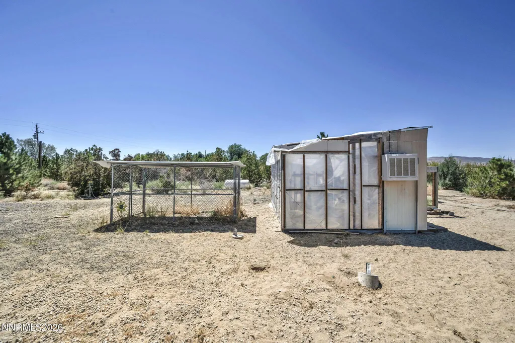 2210 Fox Silver Springs NV 89429