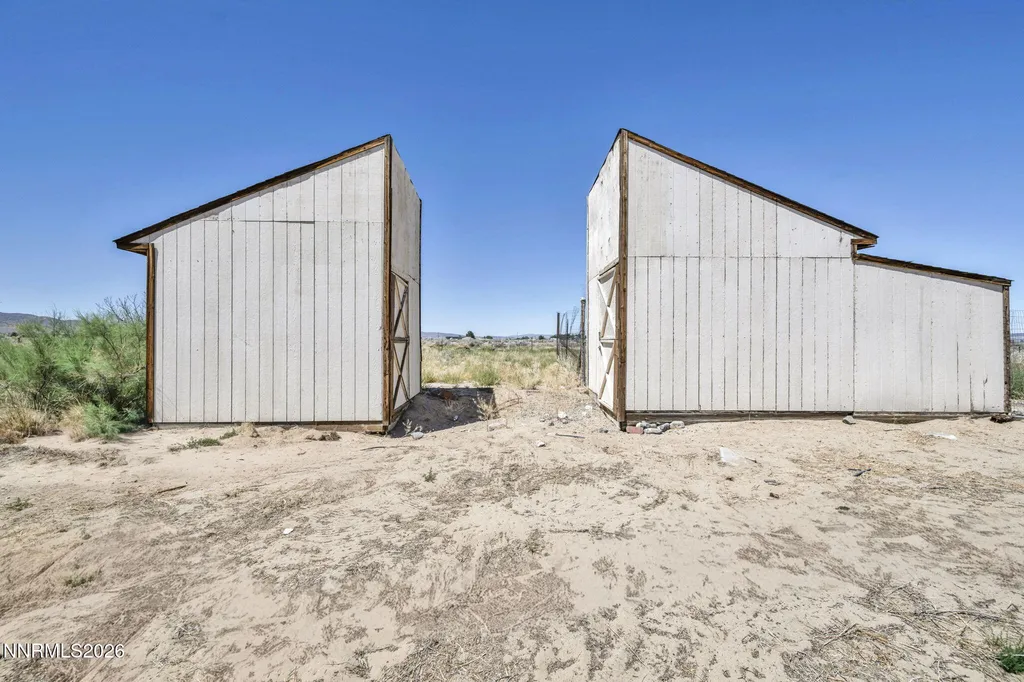 2210 Fox Silver Springs NV 89429