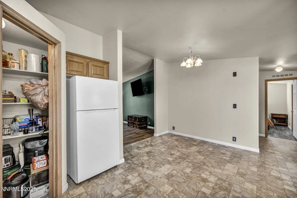 2210 Fox Silver Springs NV 89429