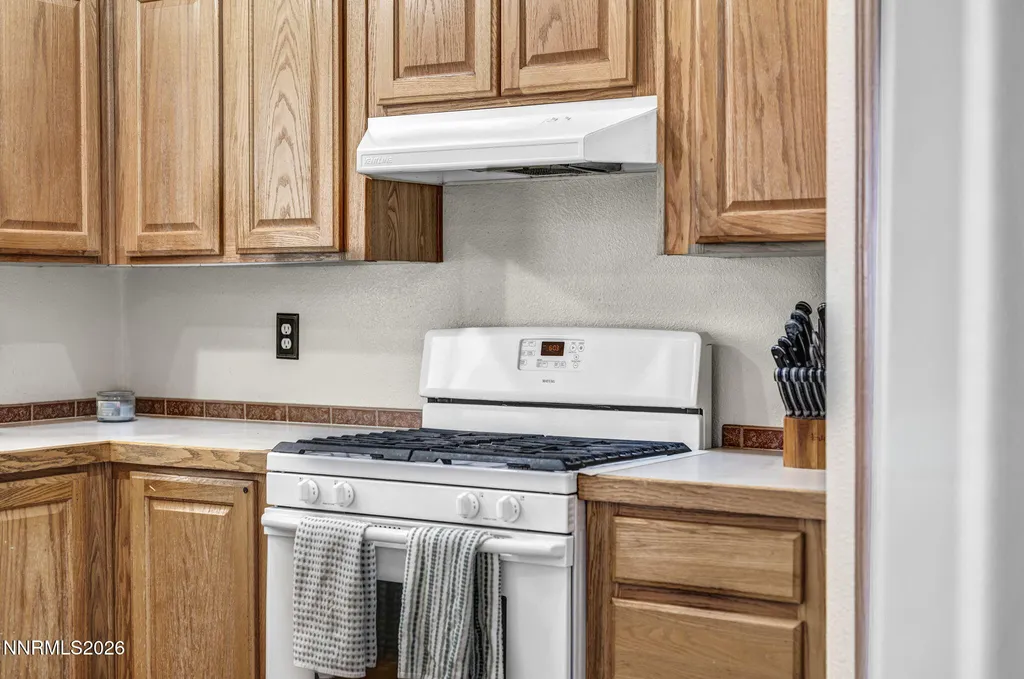 2210 Fox Silver Springs NV 89429
