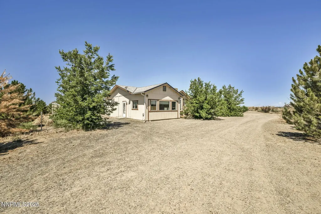 2210 Fox Silver Springs NV 89429