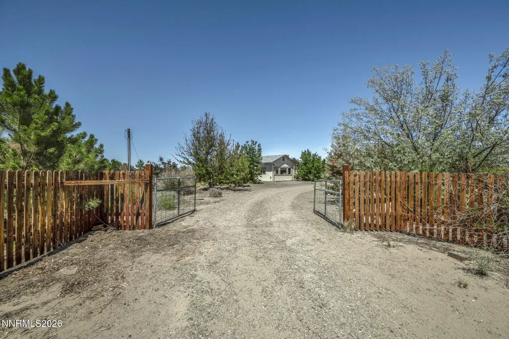 2210 Fox Silver Springs NV 89429