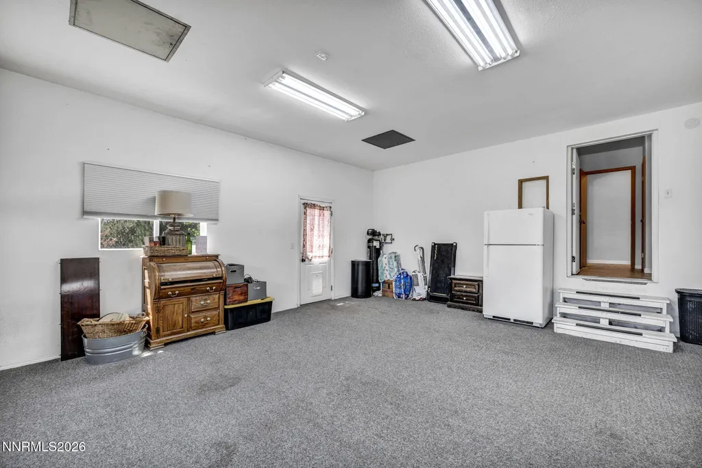 2210 Fox Silver Springs NV 89429