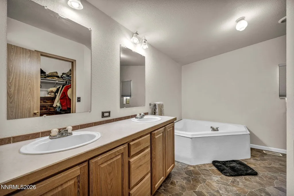 2210 Fox Silver Springs NV 89429