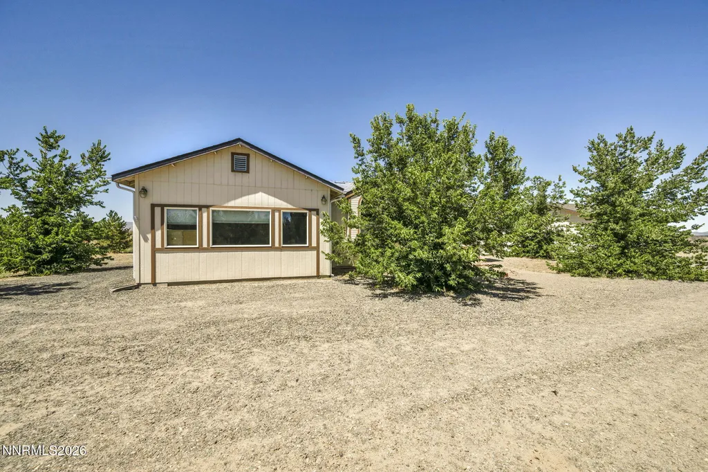 2210 Fox Silver Springs NV 89429