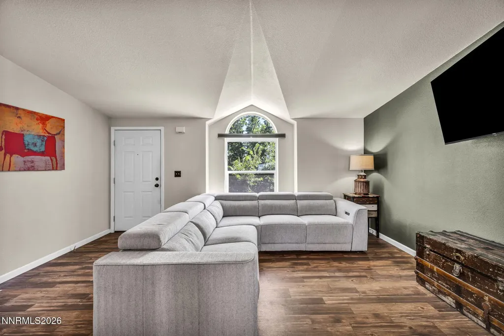 2210 Fox Silver Springs NV 89429