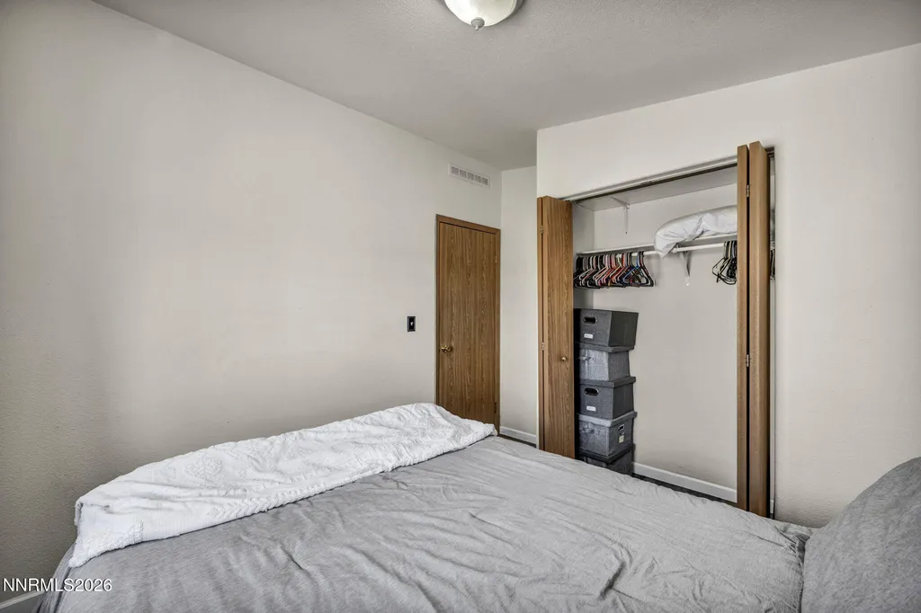2210 Fox Silver Springs NV 89429