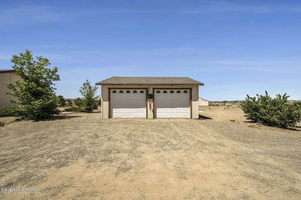 2210 Fox Silver Springs NV 89429