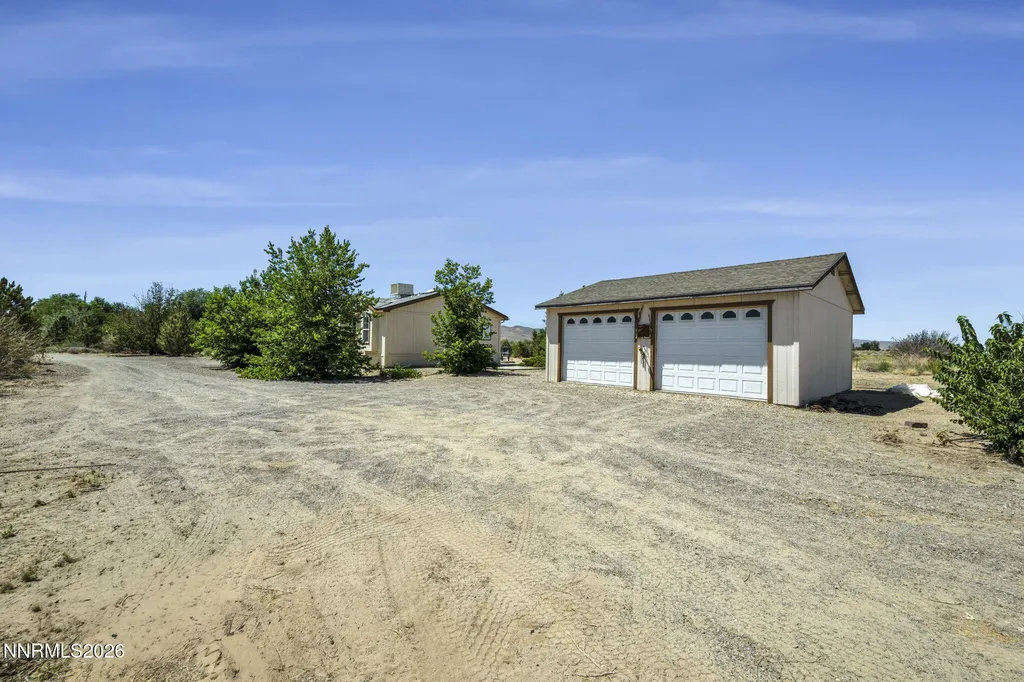 2210 Fox Silver Springs NV 89429