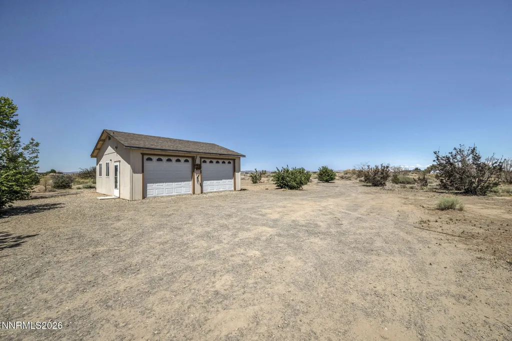 2210 Fox Silver Springs NV 89429