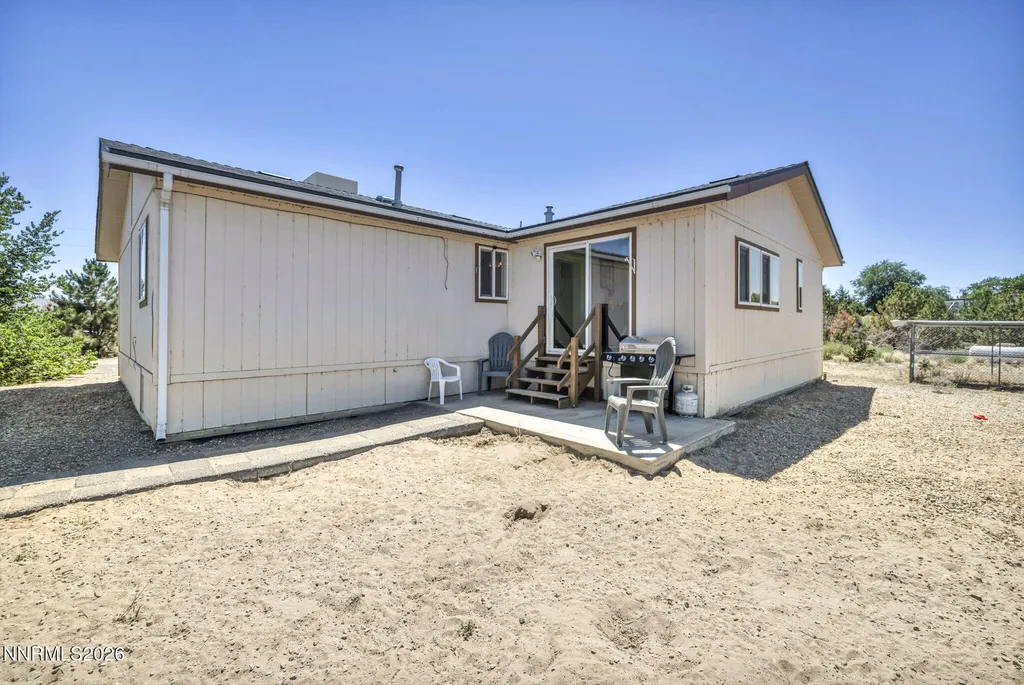 2210 Fox Silver Springs NV 89429