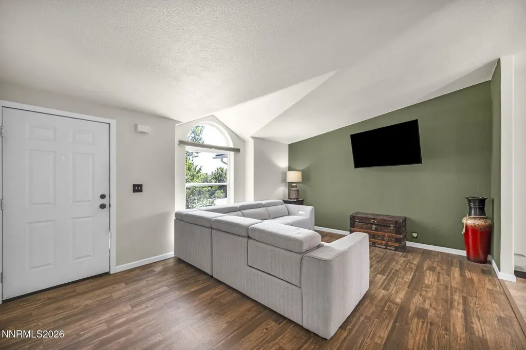 2210 Fox Silver Springs NV 89429
