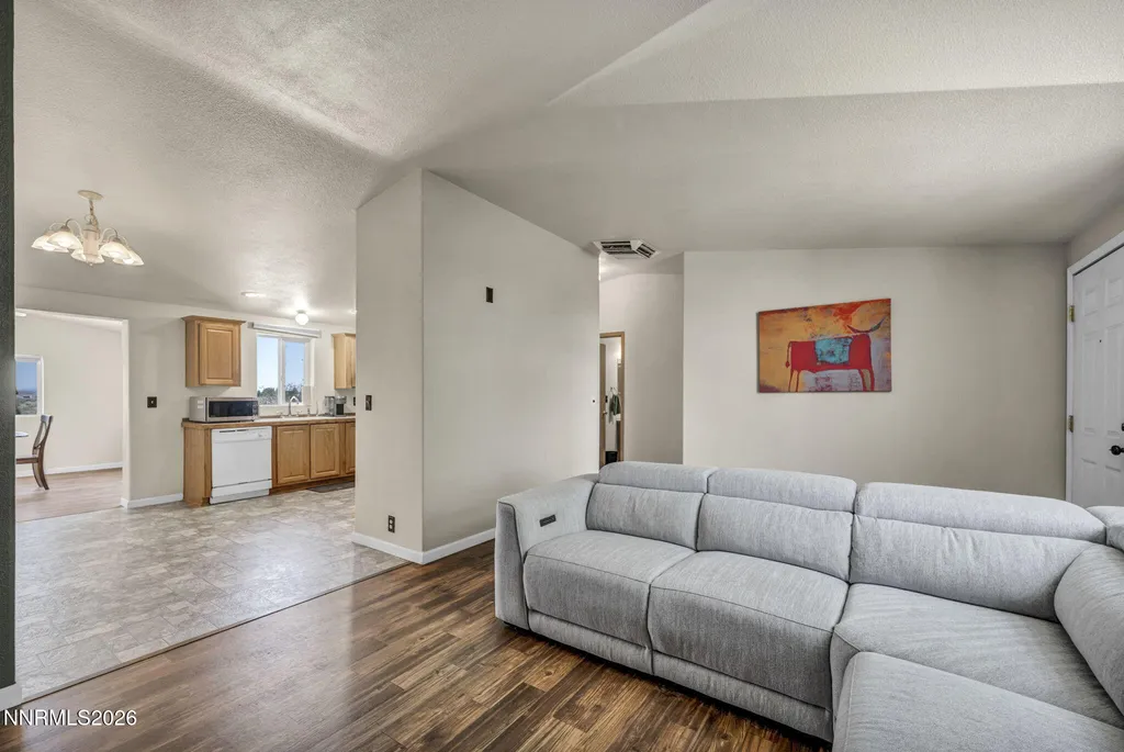 2210 Fox Silver Springs NV 89429