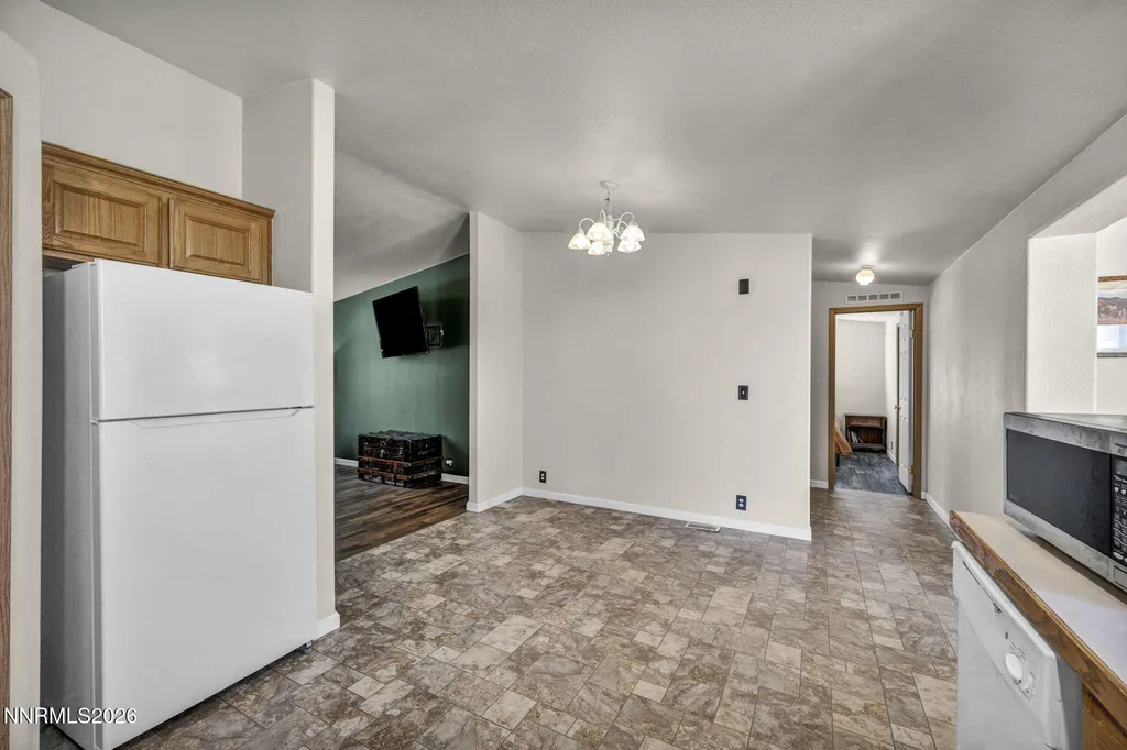 2210 Fox Silver Springs NV 89429