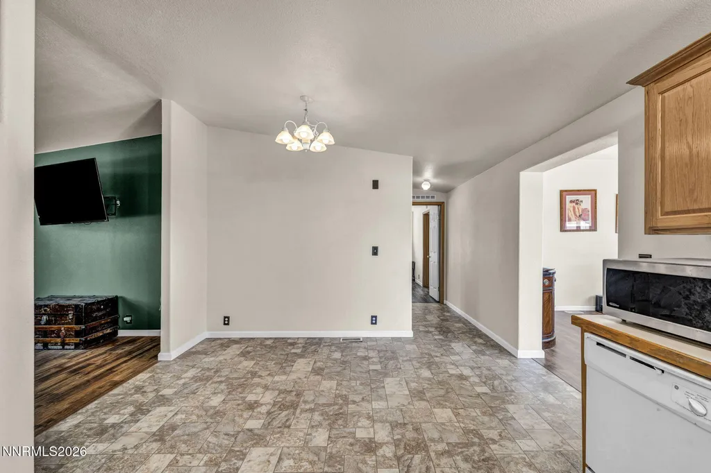 2210 Fox Silver Springs NV 89429