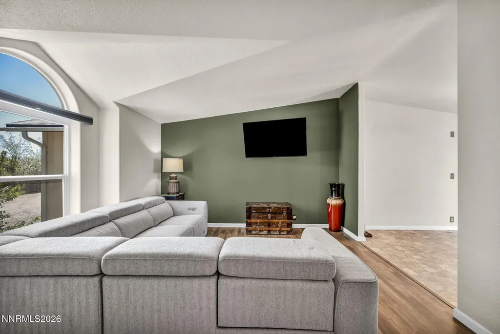 2210 Fox Silver Springs NV 89429