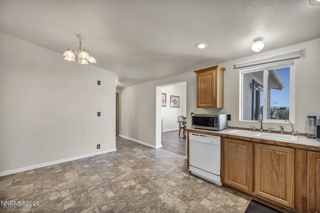 2210 Fox Silver Springs NV 89429